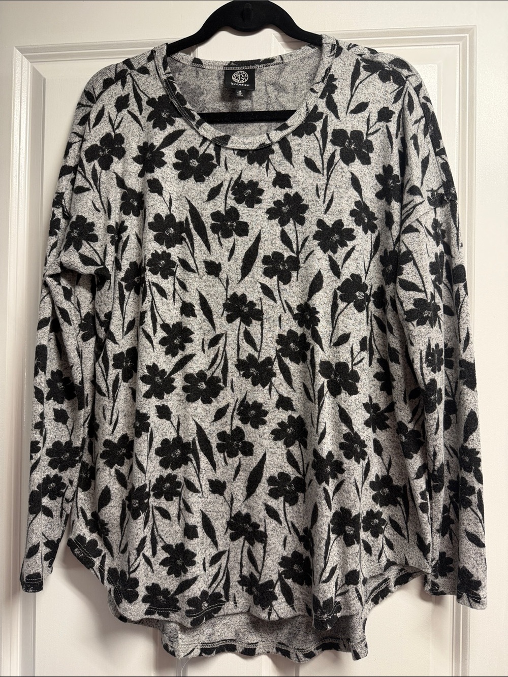 Bobeau Gray and Black Floral Long-Sleeve Crewneck Tee